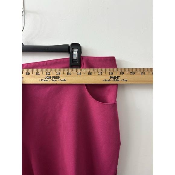 Ashley Stewart Capri Pants Women's 14W Hot Pink Front Pockets Button Stretch - Picture 3 of 8